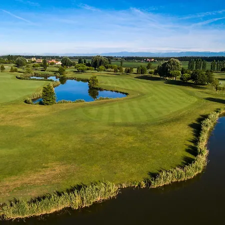 Apartment Living At Golf Club *
