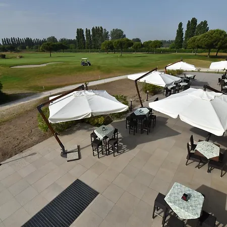 Apartment Living At Golf Club *