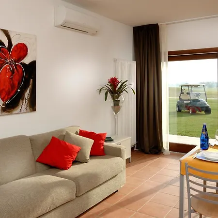 Living At Golf Club Apartment
